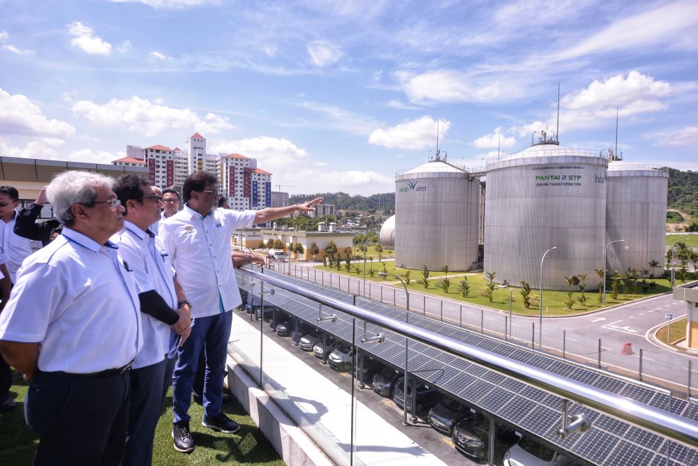 Minister of Water, Land and Natural Resources Xavier Jayakumar visits the Pantai 2 Sewage Treatment Plant in Kuala Lumpur January 23, 2019. u00e2u20acu201d Picture by Shafwan Zaidon