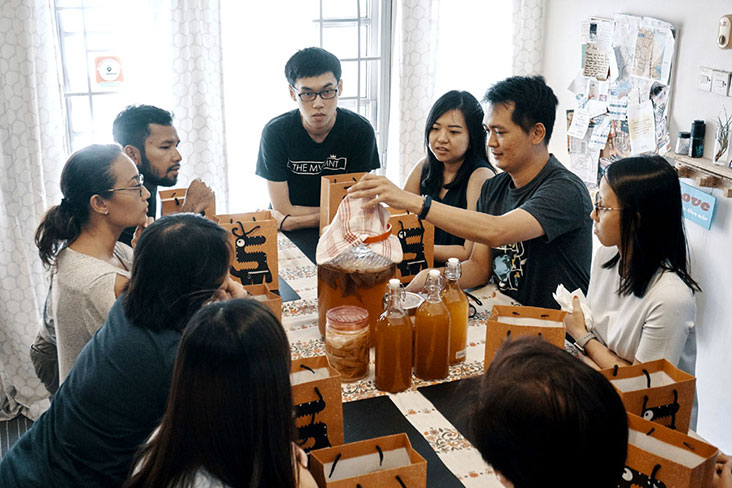 Scoby Farm offers hands on kombucha brewing classes.