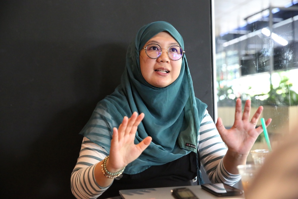 Hanna Alkaf, author of u00e2u20acu02dcThe Weight of Our Skyu00e2u20acu2122, speaks to Malay Mail in Kuala Lumpur February 15, 2019. u00e2u20acu201d Picture by Choo Choy May