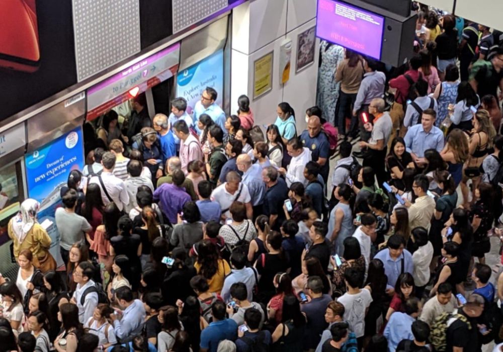 Passengers evacuating the incident train in which a passengeru00e2u20acu2122s handphone was seen emitting smoke yesterday evening. u00e2u20acu201d Picture courtesy of Terence Tang via TODAY
