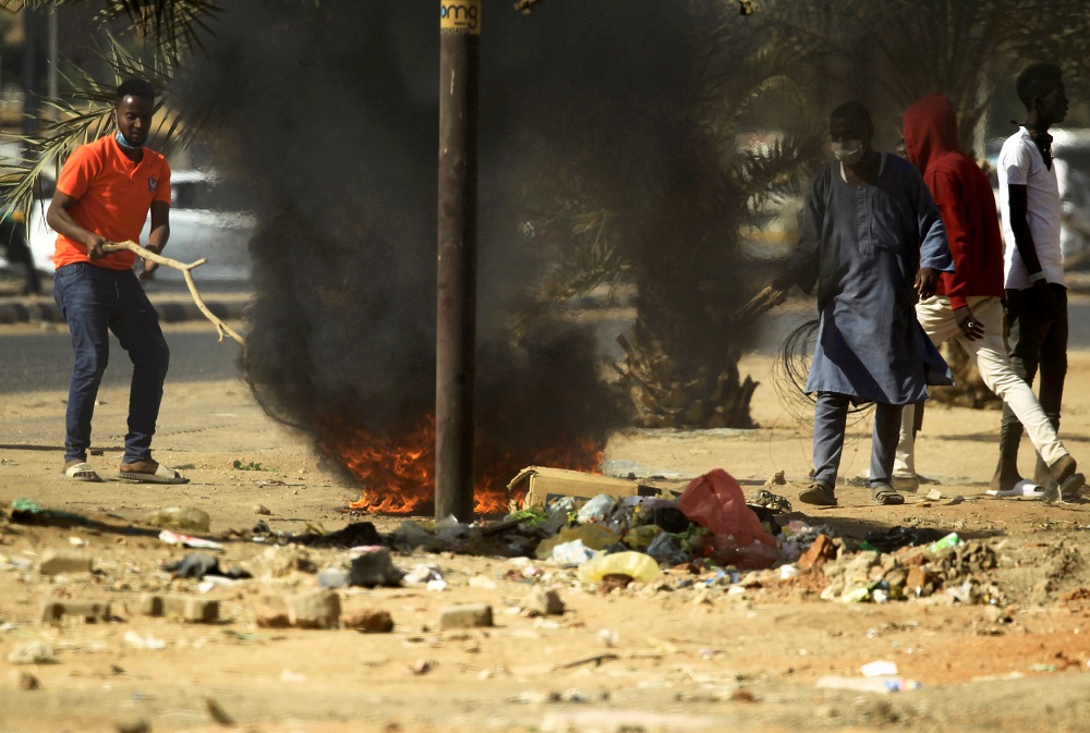Sudanese demonstrators light a fire as they participate in anti-government protests in Khartoum, Sudan January 25, 2019. u00e2u20acu201d Reuters pic