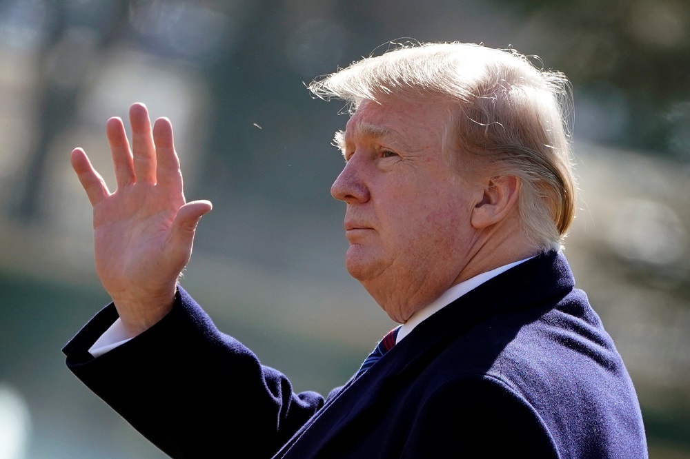US President Donald Trump thumbs up as he returns to the White House in Washington, US, after an annual physical test at the Walter Reed National Military Medical Centre in Bethesda, Maryland February 8, 2019. u00e2u20acu201d Reuters pic