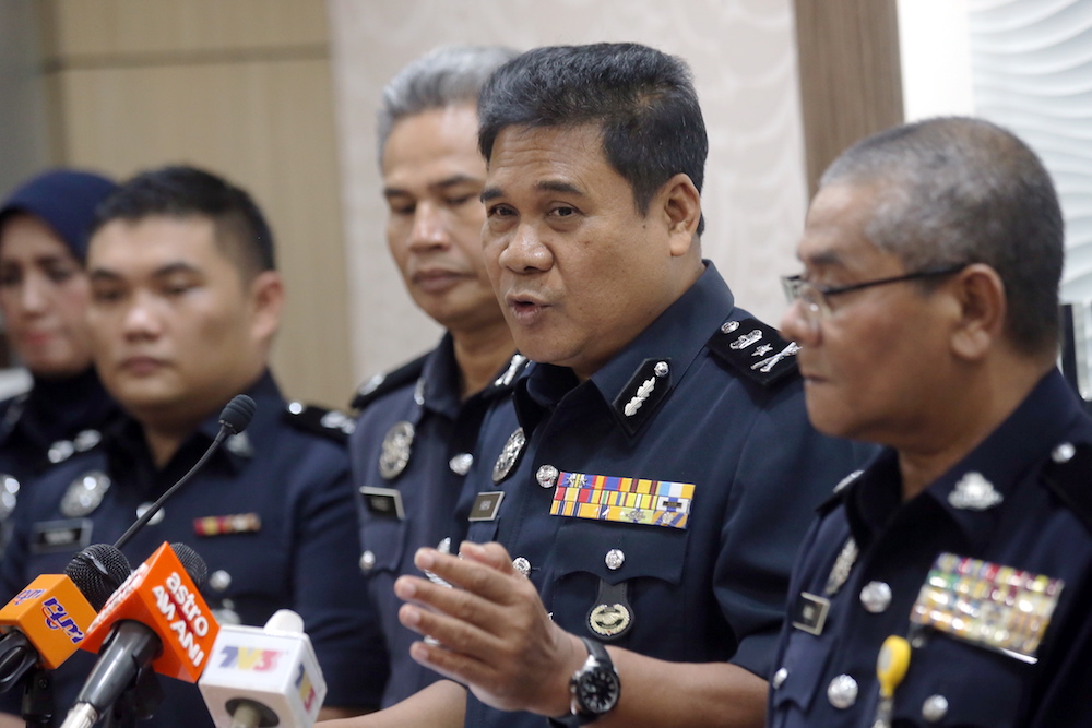 Perak Criminal Investigation Department chief Senior Assistant Commissioner Yahya Abd Rahman (2nd right) speaks to reporters in Ipoh February 1, 2019. u00e2u20acu201d Picture by Farhan Najib