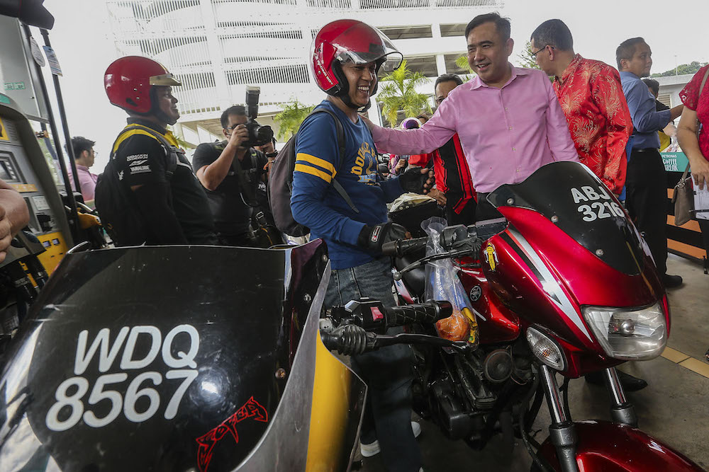 Transport Minister Anthony Loke greets motorists after launching the Petronas Coffee Break CNY Campaign 2019 in Kuala Lumpur February 1, 2019. — Picture by Hari Anggara