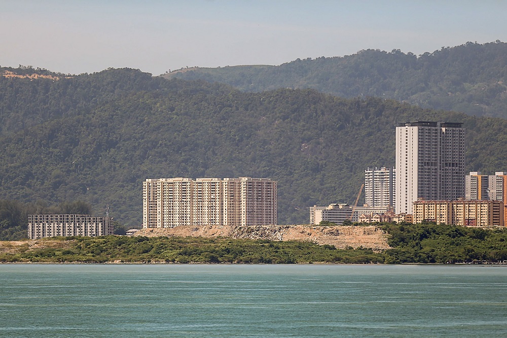 A general view of the Jelutong landfill in Penang February 4, 2019. u00e2u20acu201d Picture by Sayuti Zainudin