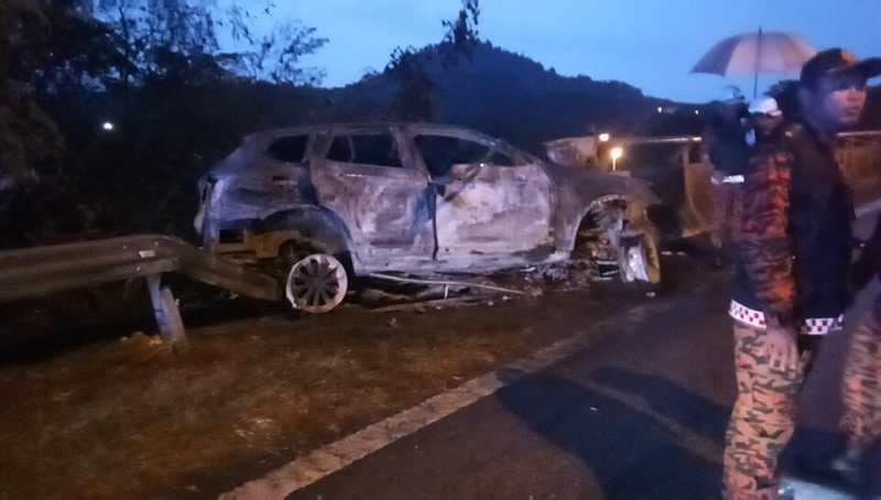 A view of the damaged car which was involved in the accident at KM6.9 of the SILK Expressway. u00e2u20acu201d Picture via Facebook/Pasukan Bomba Sukarela Gombak