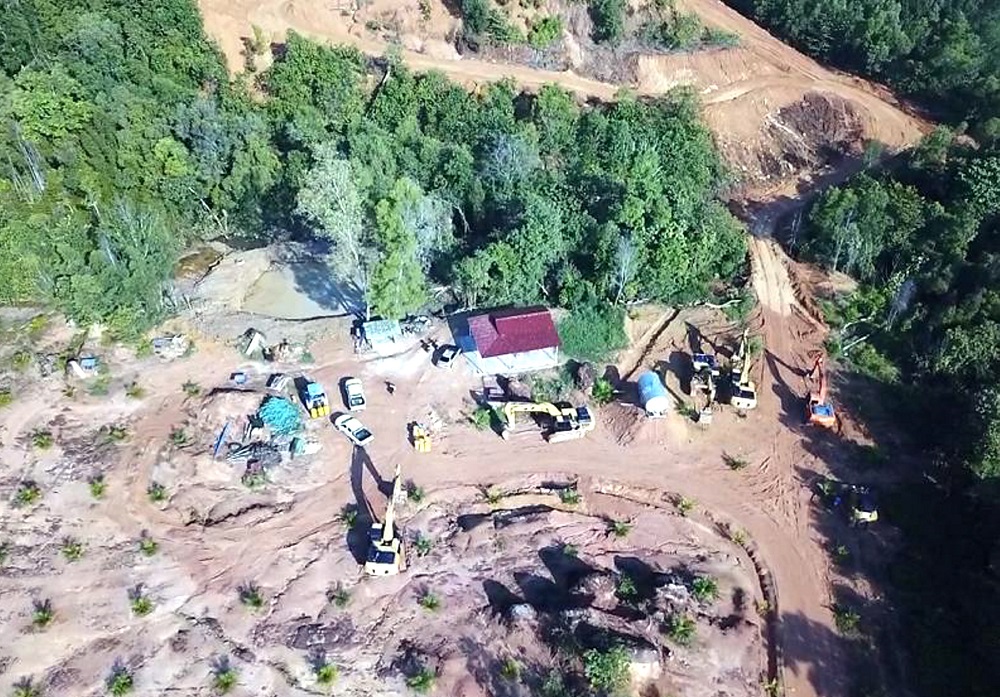 Lorries and heavy machinery were spotted on the hill located along the Ipoh-Lumut highway near Taman Kledang Emas here during today’s visit.  — Picture courtesy of Persatuan Aktivis Sahabat Alam