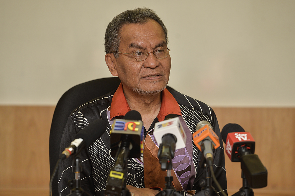 Health Minister Datuk Seri Dzulkefly Ahmad speaks during a press conference after his visit to the Ampang Hospital in Kuala Lumpur February 6, 2019. u00e2u20acu201d Picture by Miera Zulyana