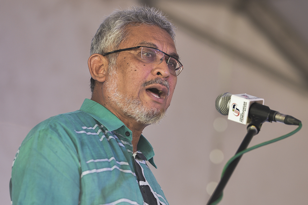 Federal Territories Minister Khalid Samad speaks during u00e2u20acu02dcKenduri Rakyatu00e2u20acu2122 in Kuala Lumpur February 10, 2019. u00e2u20acu201d Picture by Miera Zulyana