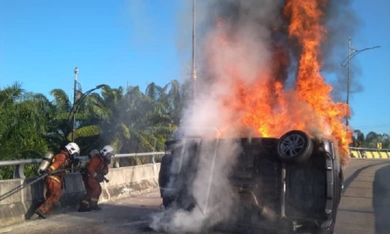 Firefighters at the scene of the accident in Jalan Skudai February 11, 2019. u00e2u20acu201d Via Facebook/Skudai Fire and Rescue Department