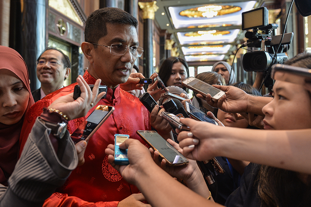 Azmin rubbishes ‘dangerous’ rumours of his PKR sacking | Malay Mail