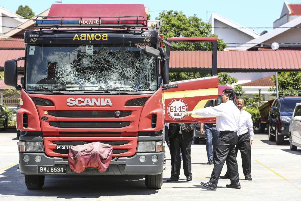 Coroner Rofiah Mohamad and the inquest team survey a fire truck during a visit at Subang Jaya Fire Station February 12, 2019. u00e2u20acu201d Picture by Yusof Mat Isa