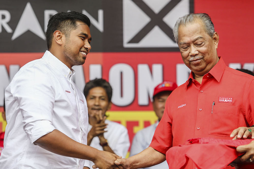 Tan Sri Muhyiddin Yassin and Pakatan Harapan candidate for the Semenyih by-election, Muhammad Aiman Zainali, pose for pictures in Semenyih February 14, 2019. — Picture by Hari Anggara