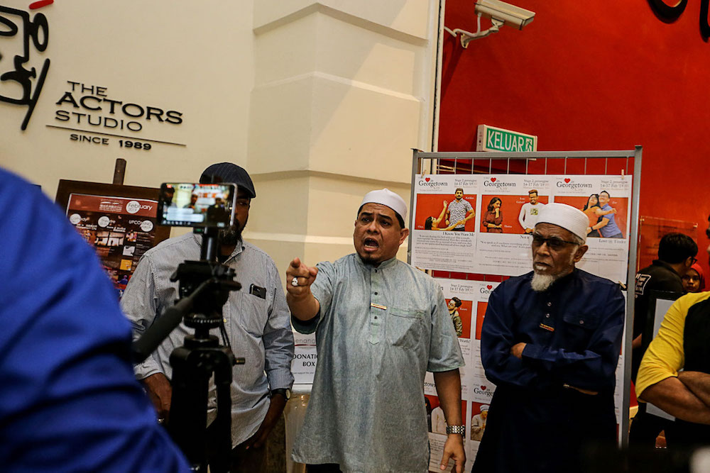 Penang Jaringan Muslimin chairman Mohamed Hafiz Nordin as he protests against a play called ‘Love in Georgetown City’, which previously called ‘Sex in Georgetown City’ at Penangpac in George Town February 14, 2019. — Picture by Sayuti Zainudin
