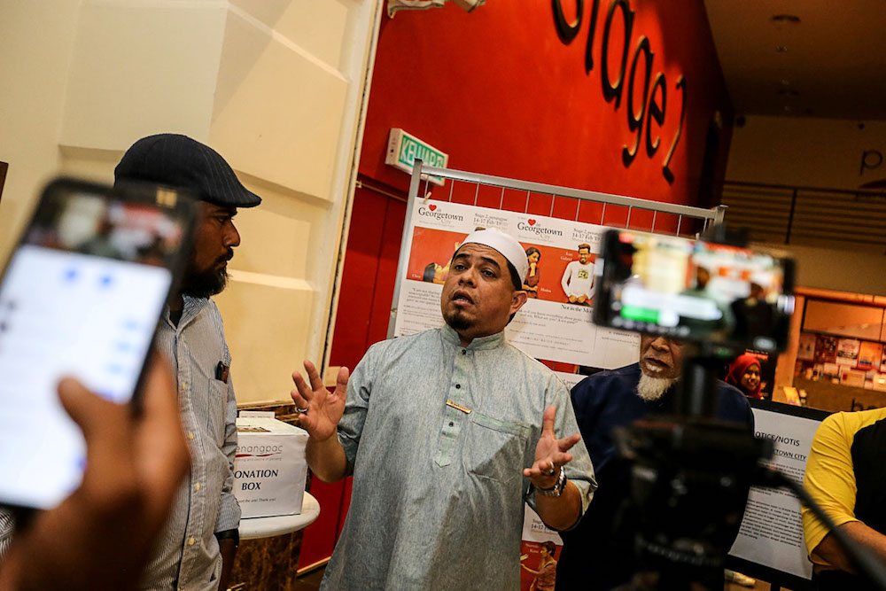 Penang Jaringan Muslimin chairman Mohamed Hafiz Nordin as he protests against a play called u00e2u20acu02dcLove in Georgetown Cityu00e2u20acu2122, which previously called u00e2u20acu02dcSex in Georgetown Cityu00e2u20acu2122 at Penangpac in George Town February 14, 2019. u00e2u20acu201d Picture by Sayuti Zainudin