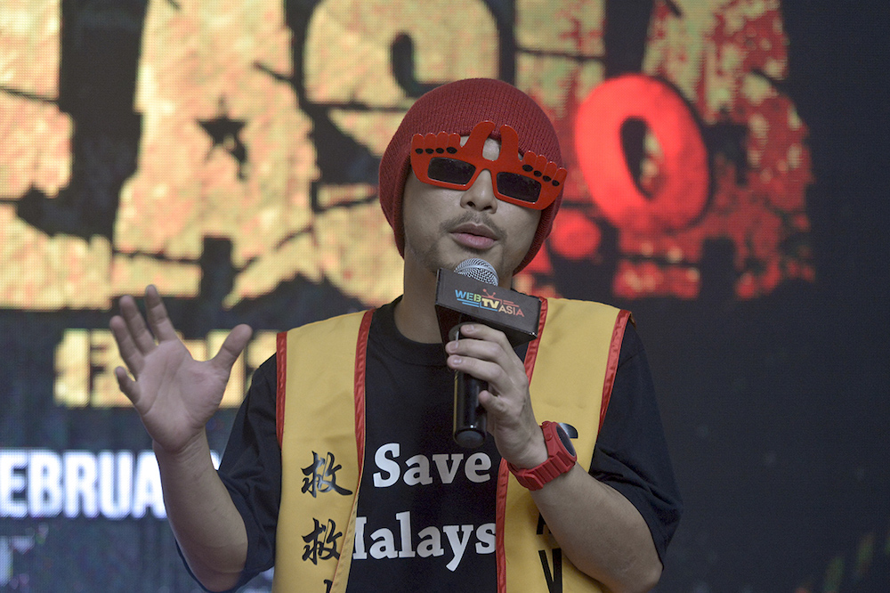 Namewee at the press conference of u00e2u20acu02dcBanglasia 2.0u00e2u20acu2122 in Kuala Lumpur today. u00e2u20acu201c Pictures by Mukhriz Hazim