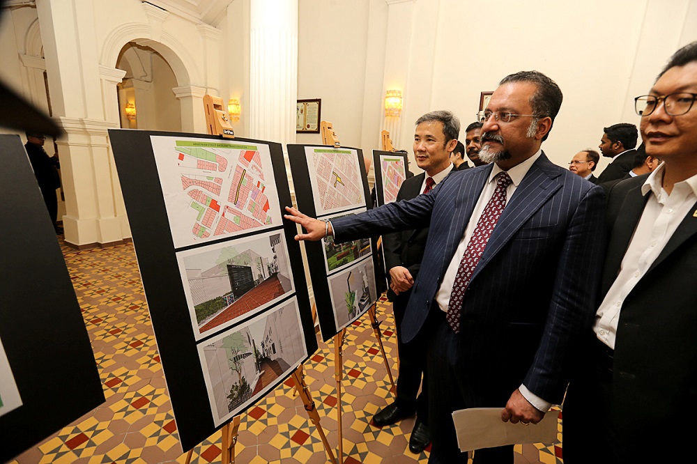 State exco Jagdeep Singh Deo  showing the artist impression of the backland project around Georgetown here at Penang Island Municiple Council Hall February 27, 2019. u00e2u20acu201d Picture by Sayuti Zainudin