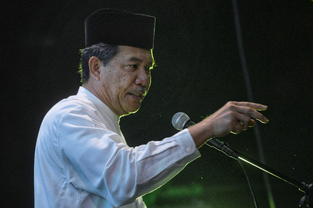 Barisan Nasional deputy chairman Datuk Mohamad Hasan speaks during the Ceramah Perdana campaign at Bandar Sri Putra in Semenyih February 28, 2019. u00e2u20acu201d Picture by Shafwan Zaidon 