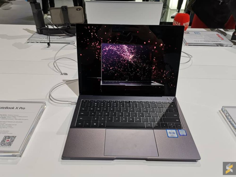 It also retains the excellent 13.9-inch 3,000×2000 pixel 450 nit touchscreen with its super slim bezels.