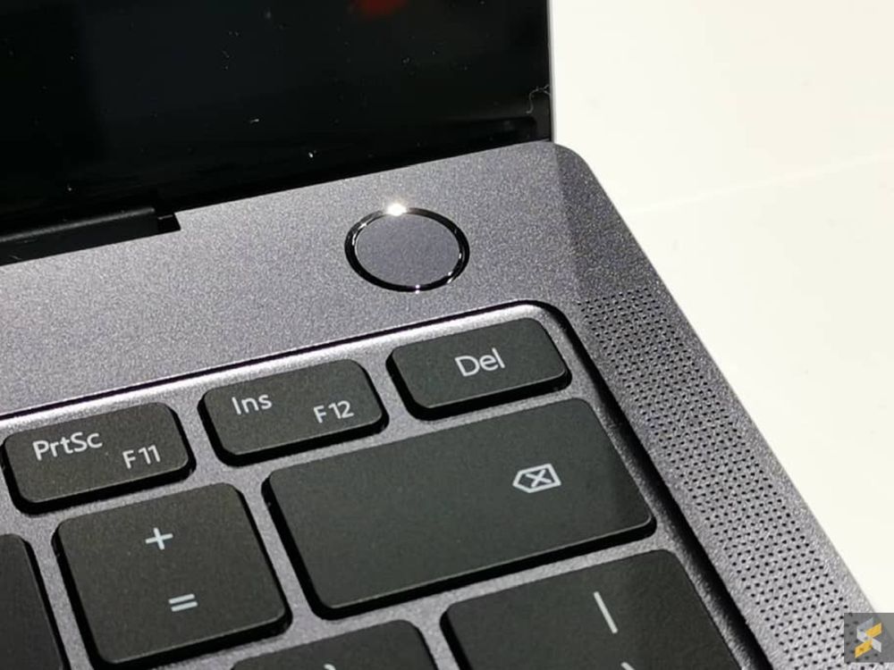 Inside, the device can be powered by either an Intel Core i7-8565U processor or an Intel Core i5-8265U processor.