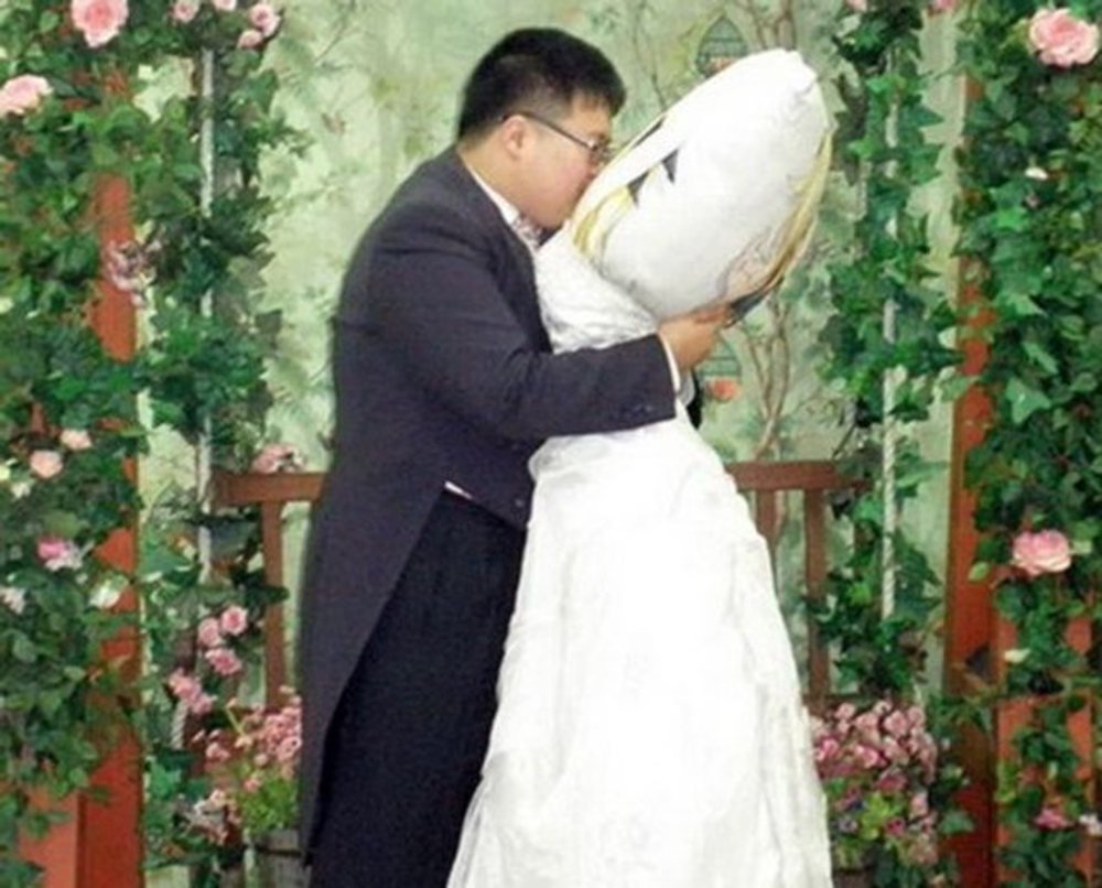 A South Korean man fell in love and married a large pillow. — Picture via Facebook