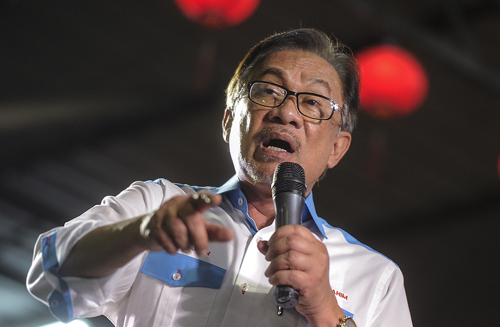 PKR president Datuk Seri Anwar Ibrahim addresses the crowd in Kampung Baru Semenyih February 23, 2019. u00e2u20acu201d Picture by Shafwan Zaidon
