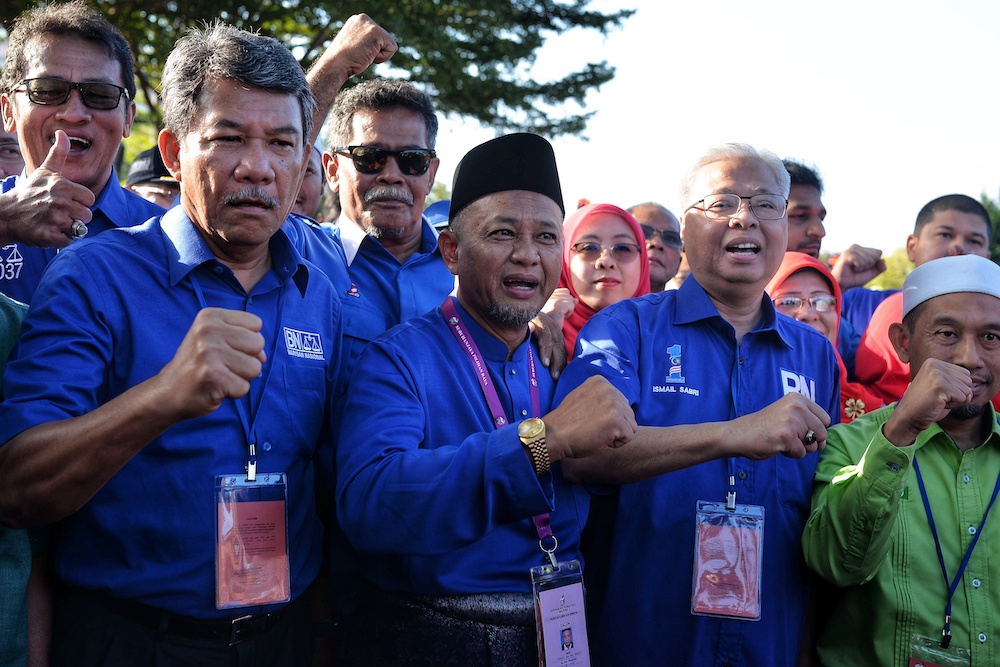Barisan Nasional deputy chairman, Datuk Mohamad Hasan, and BN N.24 Semenyih candidate, Zakaria Hanafi arrive at  the Semenyih by-election nomination centre in Dewan Seri Cempaka, Saujana Impian, February 16, 2019 u00e2u20acu201d Picture by Shafwan Zaidon