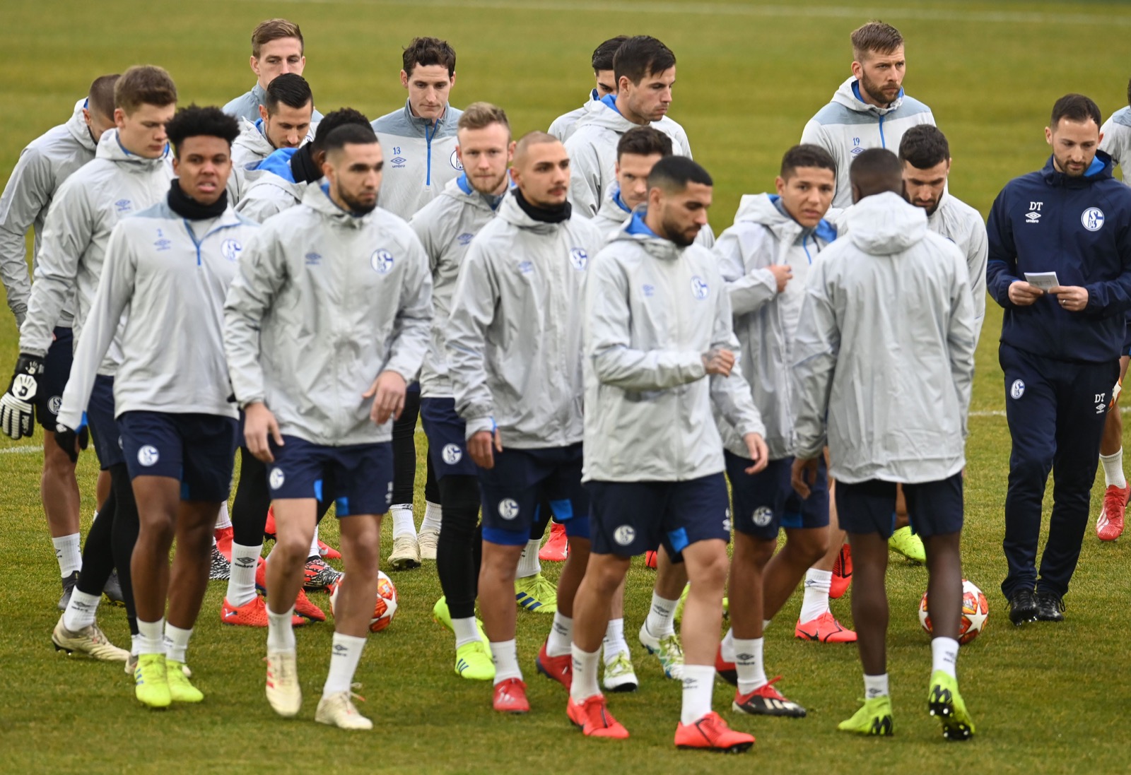 Schalkeu00e2u20acu2122s players warm up during a training session in Gelsenkirchen, western Germany February 19, 2019. u00e2u20acu201d AFP pic