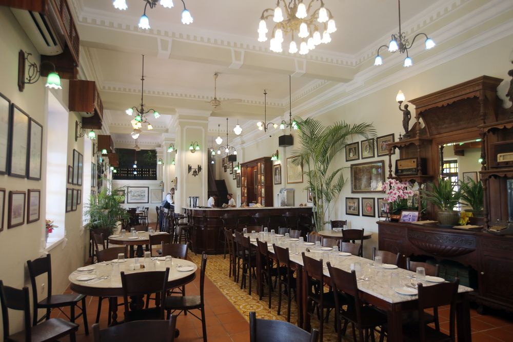 Durbar At FMS maintains the old bar and restaurant setting when it was founded during the British Colonial era.