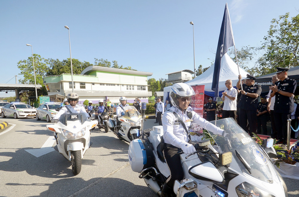 Selangor Crime Prevention and Community Safety Department chief, Datuk K. Kumaran, launches the 14th Ops Selamat at Bukit Jelutong toll plaza in Shah Alam February 1, 2019. u00e2u20acu201d Bernama pic