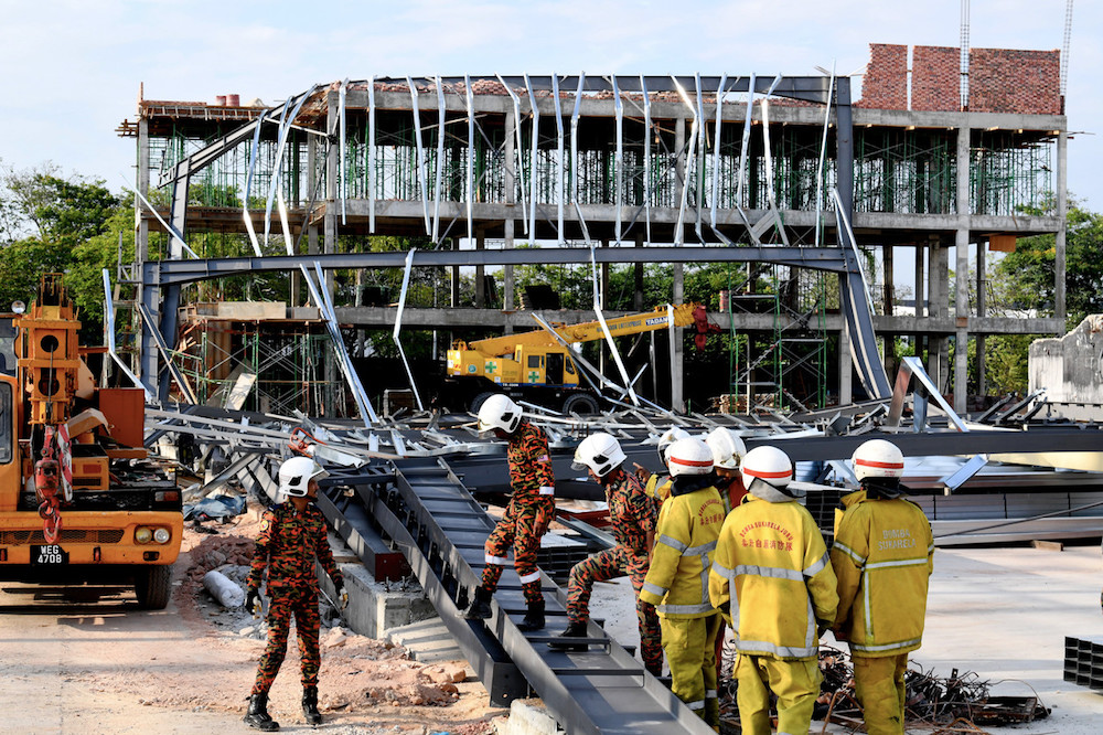 Fire and Rescue personnel examine pillars at the scene of a factory collapse in Bukit Mertajam February 15, 2019. u00e2u20acu201d Bernama pic