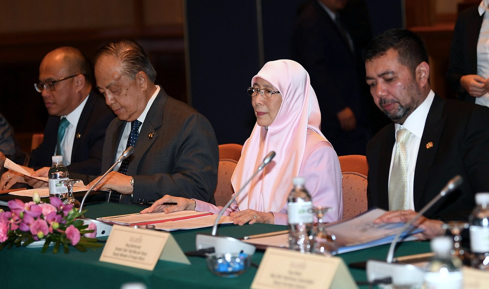 Deputy Prime Minister Datuk Seri Dr Wan Azizah Wan Ismail (second right) during a roundtable meeting in Bandar Seri Begawan February 27, 2019. u00e2u20acu201d Bernama pic