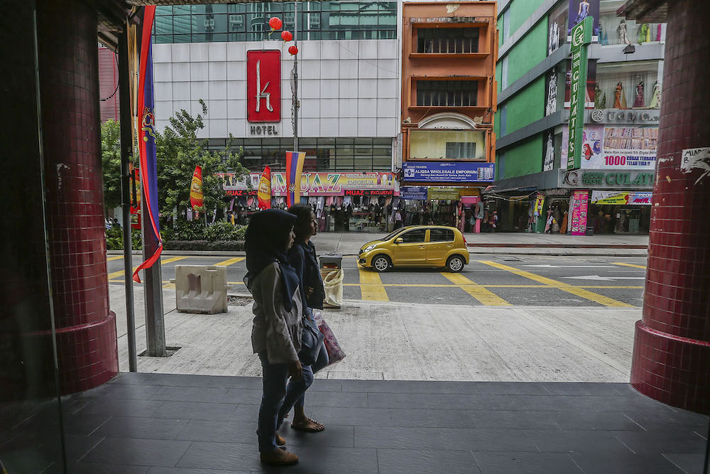 Federal Territories Minister Khalid Abd Samad said Jalan Tuanku Abdul Rahman (Jalan TAR) in Kuala Lumpur will be closed to all vehicles except for buses beginning March 15. ― Picture by Hari Anggara