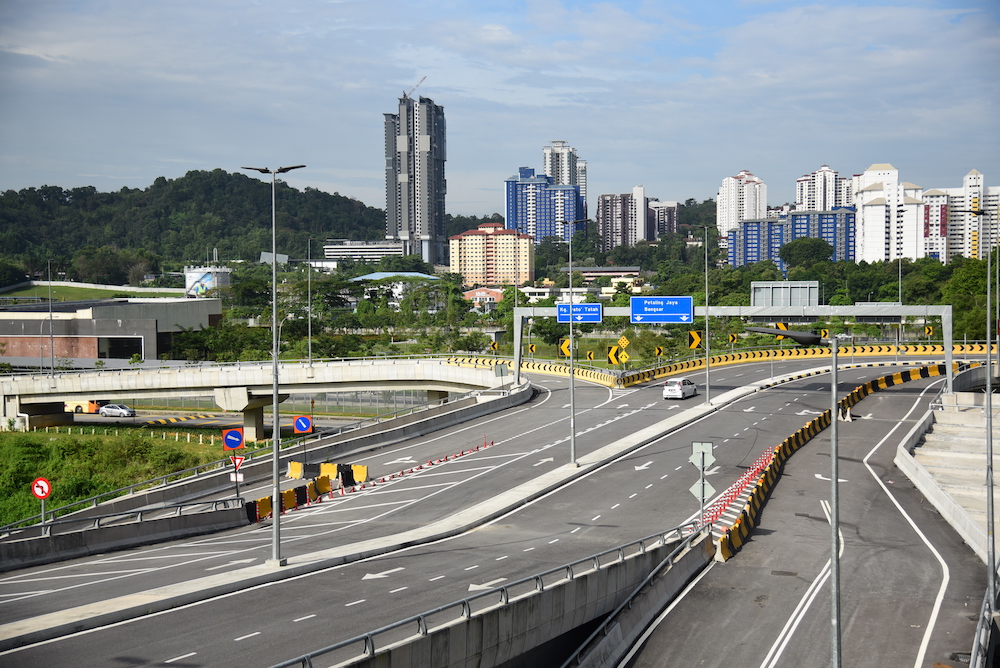 A general view of the Old Klang Road-New Pantai Expressway (OKR-NPE) elevated link bridge. u00e2u20acu201d Picture courtesy of Malaysian Resources Corporation Berhad (MRCB) 