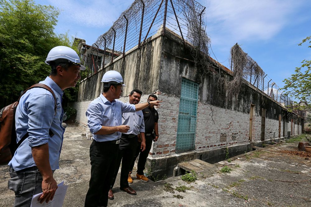 Penang mayor Yew Tung Seang  visits the pre-war houses at Lebuh Acheh in George Town February 20, 2019. u00e2u20acu2022 Picture by Sayuti Zainudin