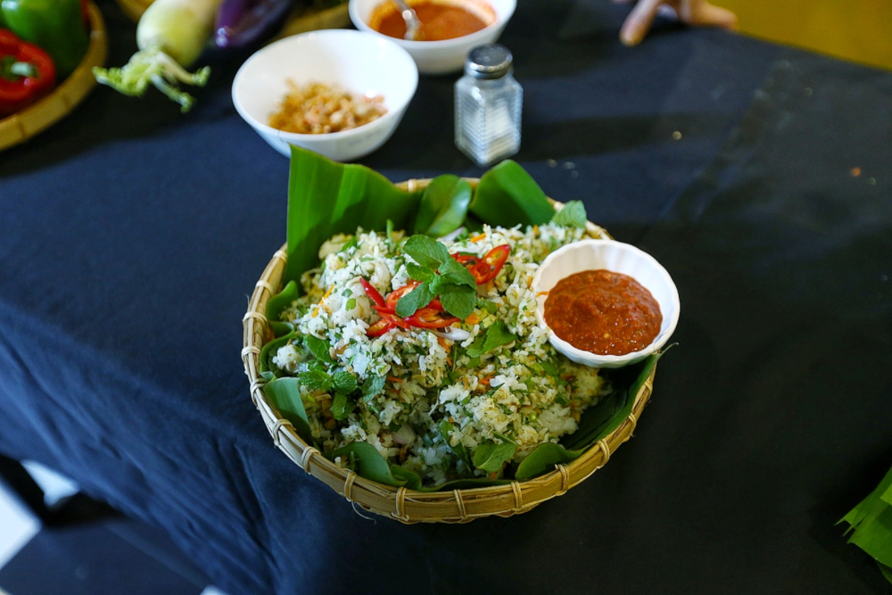 The ‘nasi ulam’ was served with some ‘sambal belacan’ on the side. — Picture by Ahmad Zamzahuri