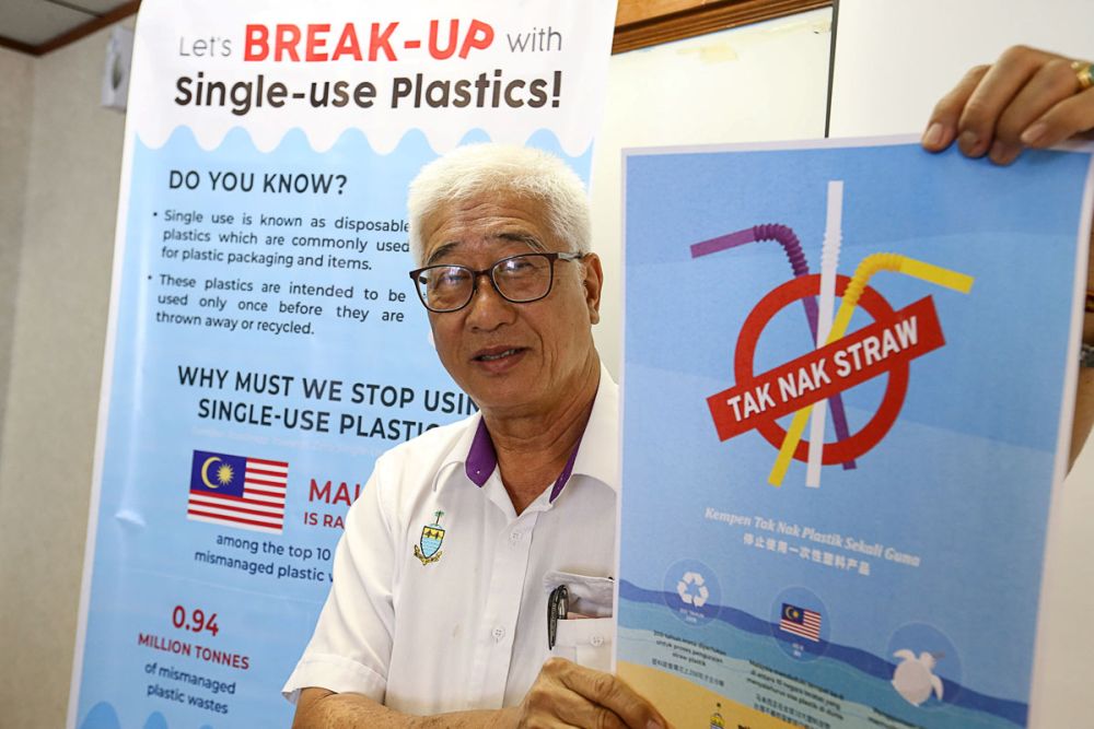 Phee said Penang will not enforce its u00e2u20acu02dcno single-use plasticu00e2u20acu2122 ban for now. u00e2u20acu201d Picture by Sayuti Zainudin
