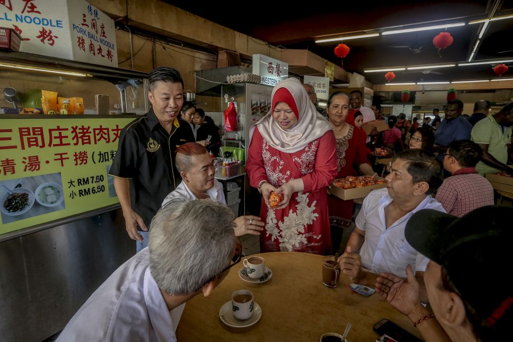 Rural and Regional Development Minister Datuk Seri Rina Harun distributes mandarin oranges to members of the public at Taman Maluri, Cheras February 3, 2019. u00e2u20acu201d Picture by Firdaus Latif