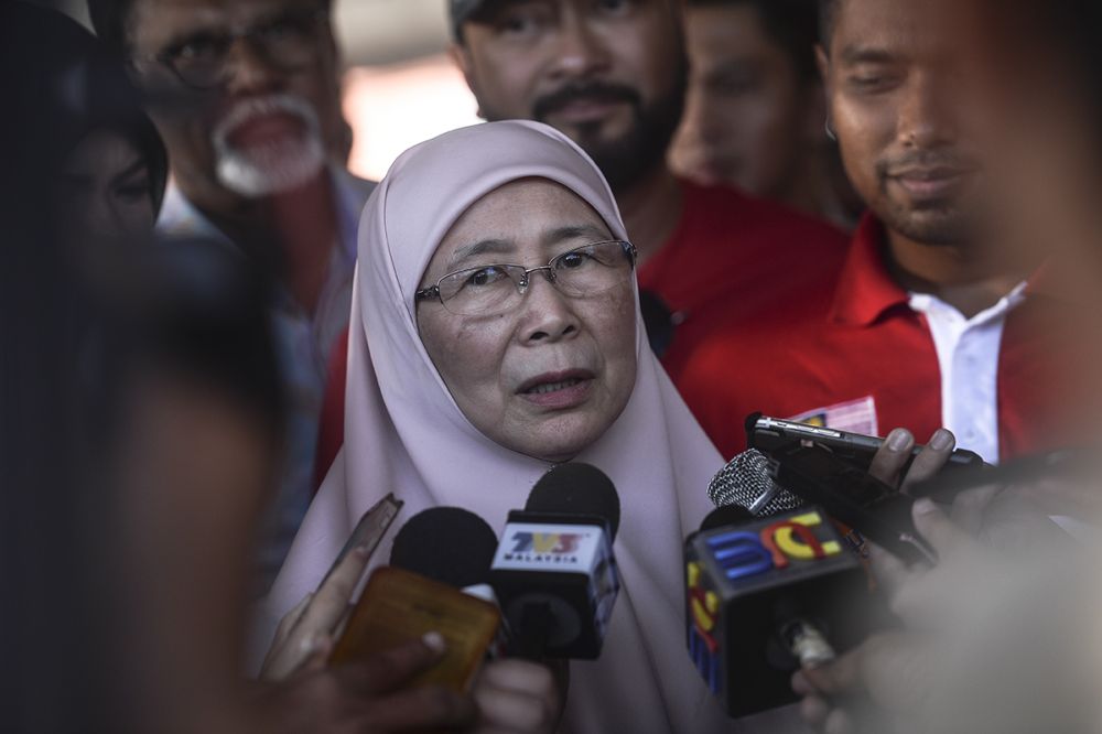 Datuk Seri Dr Wan Azizah Wan Ismail speaks to reporters after visiting the Mahmudah care centre in Semenyih February 23, 2019. u00e2u20acu2022 Picture by Shafwan Zaidon