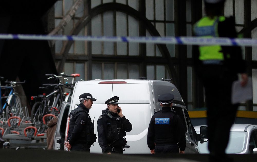 Police officers secure a cordoned off area at Waterloo station near to where a suspicious package was found, in London, Britain, March 5, 2019. u00e2u20acu201d Reuters pic