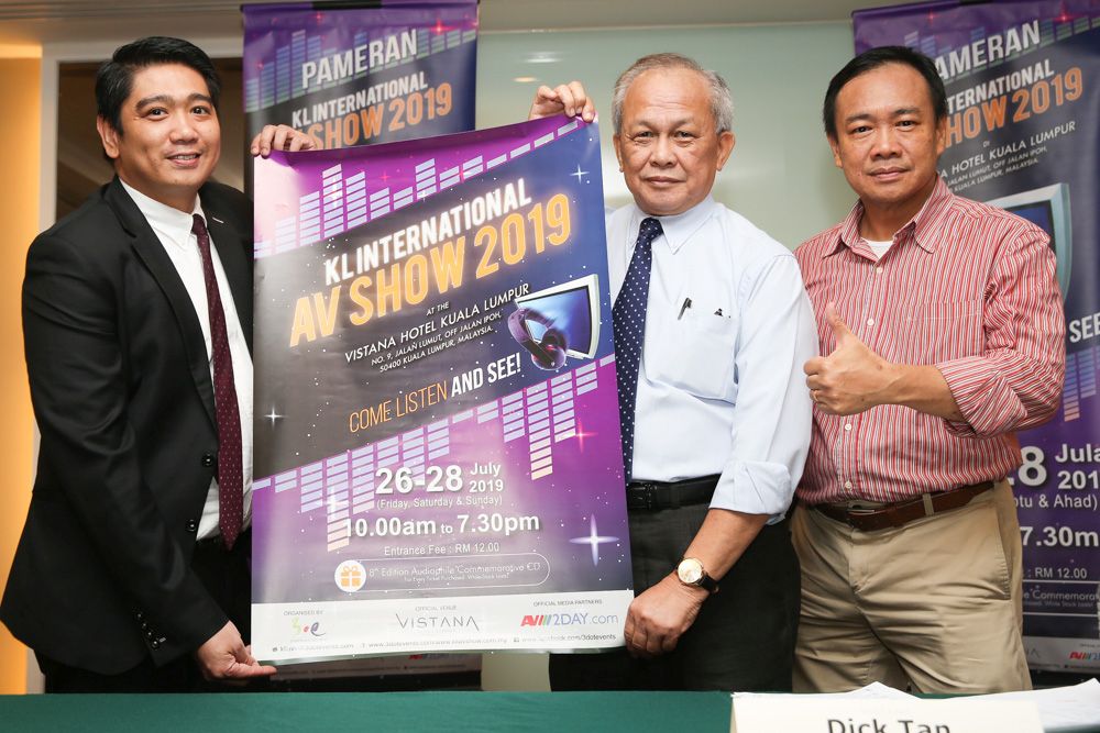 (From left): Vistana Kuala Lumpur Titiwangsa general manager Emmanuel Olazo, KLIAVS organising chairman Dick Tan, and AV2Day.com reviewer Lam Seng Fatt unveil the KLIAVS 2019 poster. u00e2u20acu201d Picture by Choo Choy May