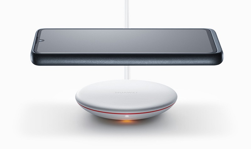 For a more convenient way to charge, Huawei is also releasing a Wireless Charging Case for the Huawei P30.  u00e2u20acu201d Picture courtesy of Huawei via SoyaCincau