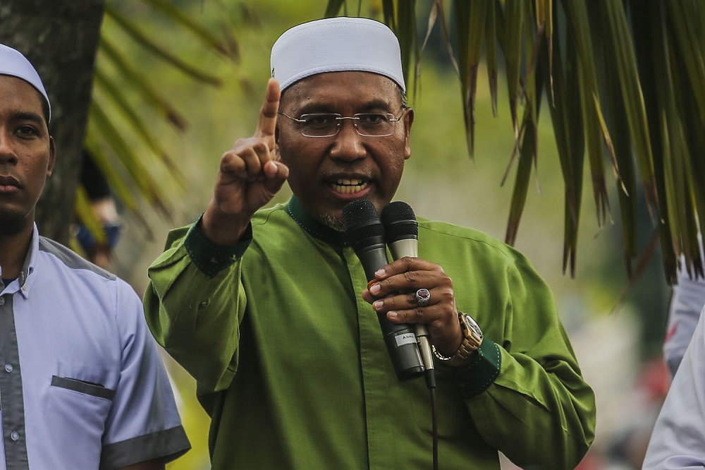 PAS vice president Idris Ahmad speaks during a protest outside the National Mosque in Kuala Lumpur March 1, 2019. u00e2u20acu201d Picture by Hari Anggara