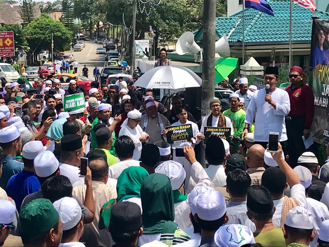 Part of the 300-strong crowd during a peaceful gathering to protest against lack of action on purported anti-Islam elements by the government outside the Bandar Baru Uda Mosque in Johor Baru March 1, 2019. u00e2u20acu201d Picture by Ben Tan