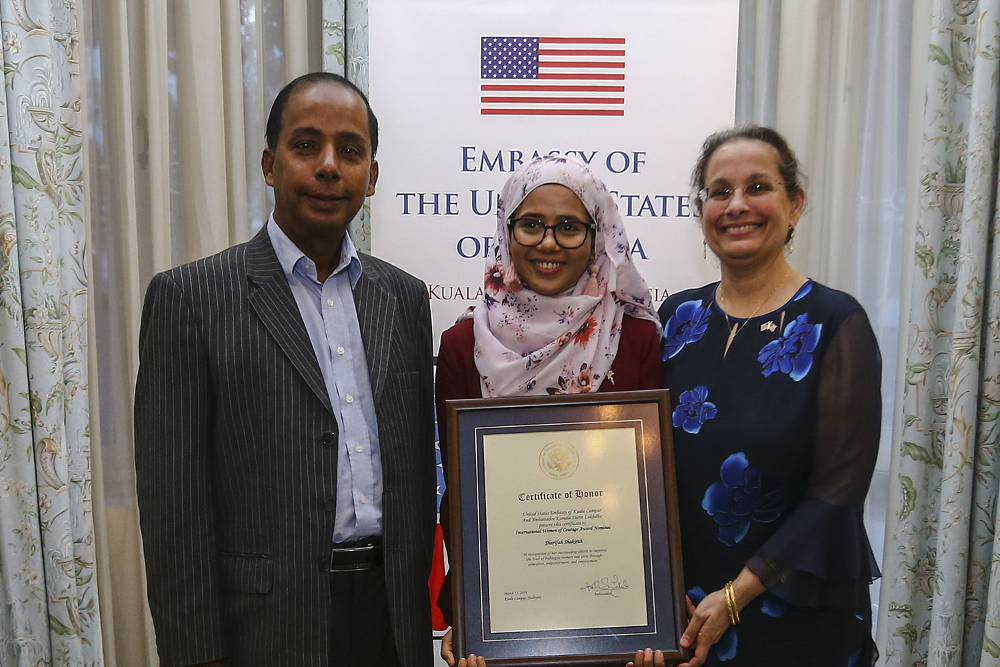 Sharifah Shakirah (centre) pictured together with US Ambassador to Malaysia Kamala Shirin Lakhdhir (right) and HR minister M Kulasegaran (left) during the International Women Courage Awards March 13, 2019. u00e2u20acu201d Picture by Hari Anggara