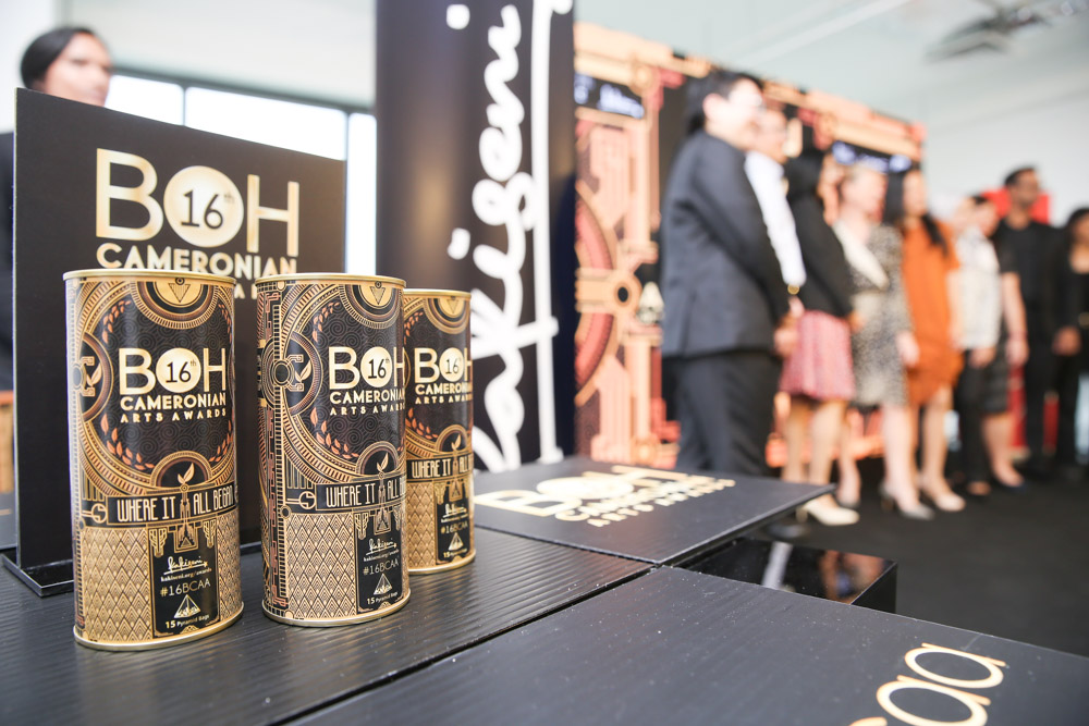 This year’s limited-edition canisters feature an Art Deco and songket design to reflect the theme of Mulanya Di Sini. 