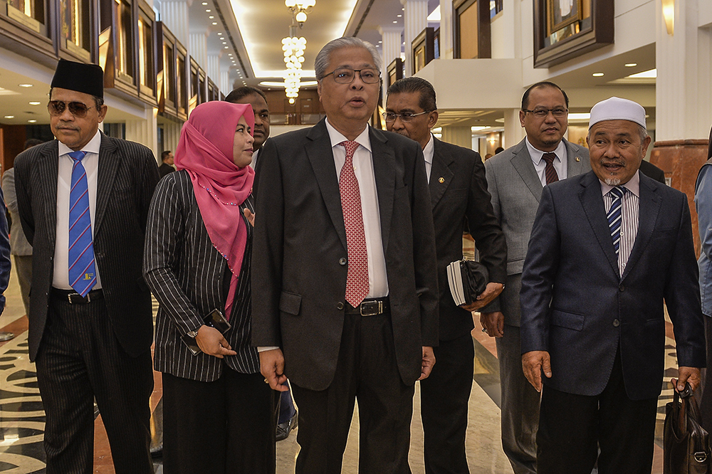 Datuk Seri Ismail Sabri (centre) and other opposition MPs stage a walkout from the Dewan Rakyat March 19, 2019. u00e2u20acu201d Picture by Miera Zulyana