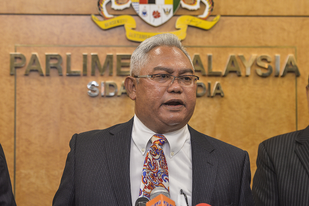 Tanjong Karang MP Tan Sri Noh Omar speaks during a press conference in Parliament on March 19, 2019. u00e2u20acu201d Picture by Miera Zulyana