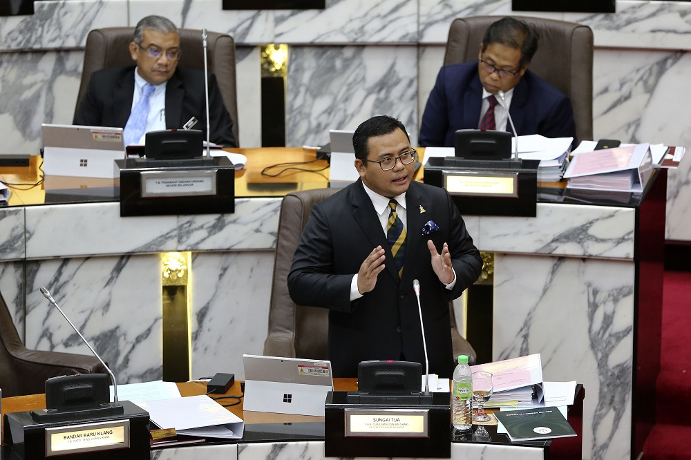 Selangor Mentri Besar Amirudin Shari speaks during the Selangor State Assembly session in Shah Alam March 19, 2019. u00e2u20acu201d Picture by Yusof Mat Isa