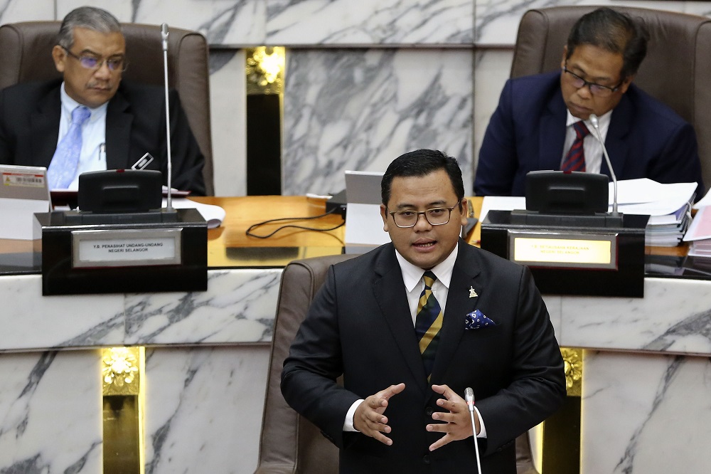 Selangor Mentri Besar Amirudin Shari speaks during the Selangor State Assembly session in Shah Alam March 19, 2019. u00e2u20acu201d Picture by Yusof Mat Isa